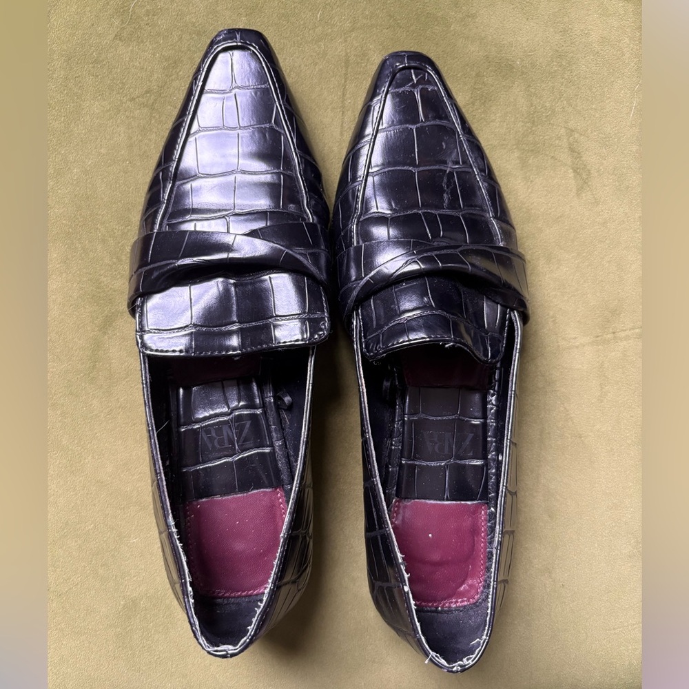 Zara Black Croc-Pattern Loafers